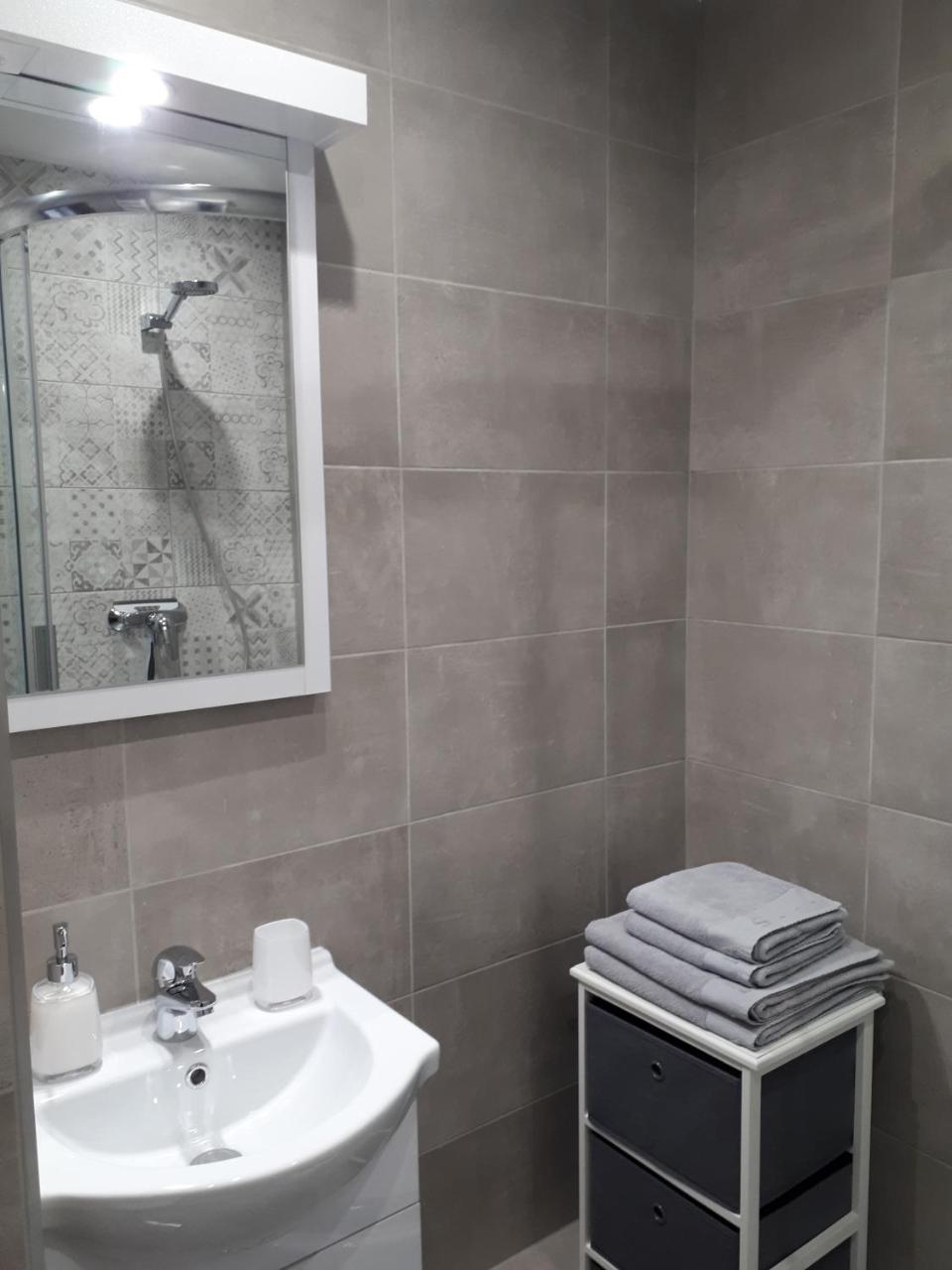 מישקולץ Aliz Apartman מראה חיצוני תמונה